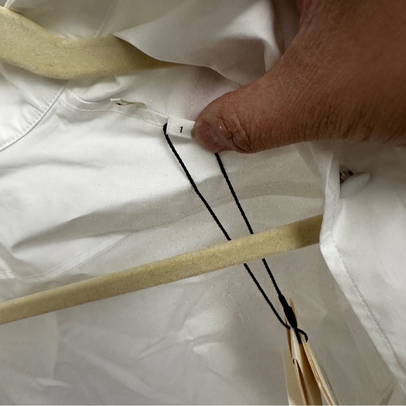 SANDRO
pointed-collar cropped cotton shirt size 1 NWT - Picture 4 of 6